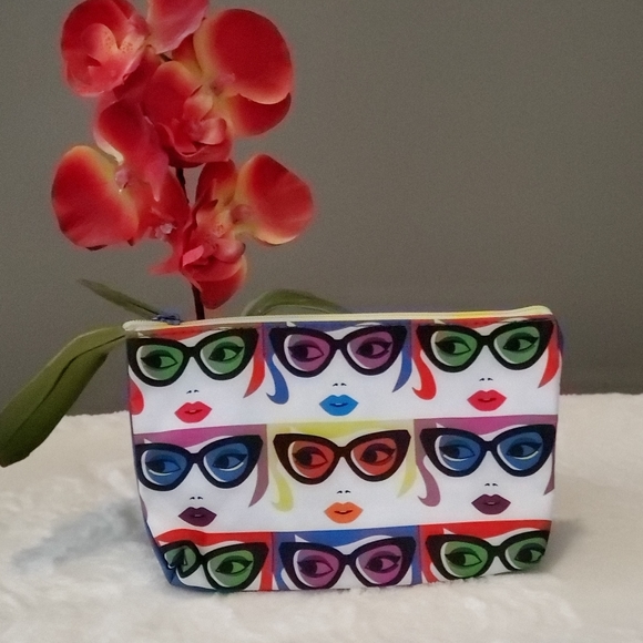 ipsy Handbags - ⚡⚡Ipsy small bag⚡⚡